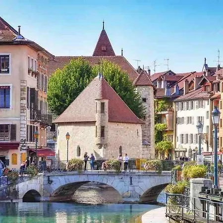 Le Roseau - En Plein Coeur Historique Apartment